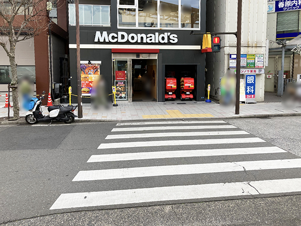 マクドナルド前の横断歩道